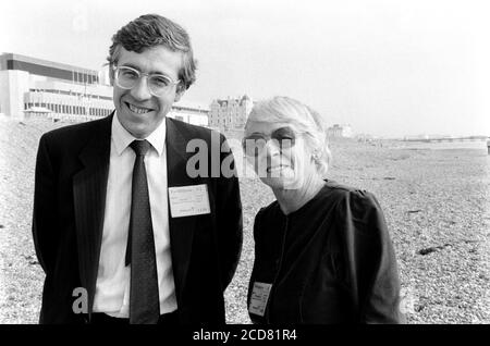 Jack Straw Secrétaire de l'éducation fantôme du député de travail sur la plage près du Centre de Brighton lors de la Conférence du Parti du travail Brighton, East Sussex. 03 octobre 1989. Photo: Neil Turner Banque D'Images