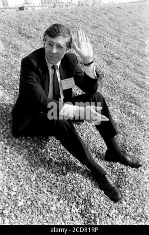 Jack Straw Secrétaire de l'éducation fantôme du député de travail sur la plage près du Centre de Brighton lors de la Conférence du Parti du travail Brighton, East Sussex. 03 octobre 1989. Photo: Neil Turner Banque D'Images