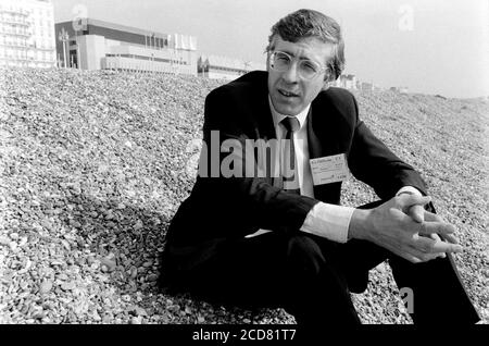 Jack Straw Secrétaire de l'éducation fantôme du député de travail sur la plage près du Centre de Brighton lors de la Conférence du Parti du travail Brighton, East Sussex. 03 octobre 1989. Photo: Neil Turner Banque D'Images