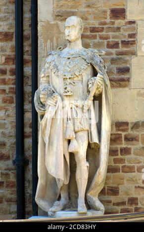 Une statue d'orgonnement du Prince Albert de l'horloge Mermorial de Hasting Price Albert a été érigée en 1862, située à l'extérieur de l'hôtel de ville de Hastings. Banque D'Images