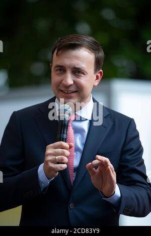 Neuss, Allemagne. 17 août 2020. Paul ZIEMIAK, Secrétaire général de la CDU, stand de campagne électorale XXL - prélude à la campagne électorale locale de la CDU NRW, sur le Freithof à Neuss le 17 août 2020, | usage dans le monde crédit: dpa/Alay Live News Banque D'Images