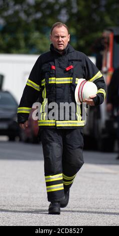 Hambourg, Allemagne. 27 août 2020. Andy Grote (SPD), sénateur de l'intérieur de Hambourg, participe à l'inauguration d'un nouveau système d'allumage des gaz de combustion des pompiers de Hambourg. Credit: Daniel Reinhardt/dpa/Alay Live News Banque D'Images