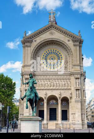 Église Saint-Augustin et statue équestre de Jeanne d'Arc à Paris, France Banque D'Images