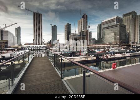 De nouveaux bâtiments sont en cours de construction à Canary Wharf, View from Poplar Dock Marina, à Londres, Royaume-Uni Banque D'Images