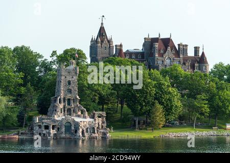 États-Unis, État de New York, Alexandria Bay, Heart Island et château Boldt sur le fleuve Saint-Laurent dans les mille-Îles Banque D'Images