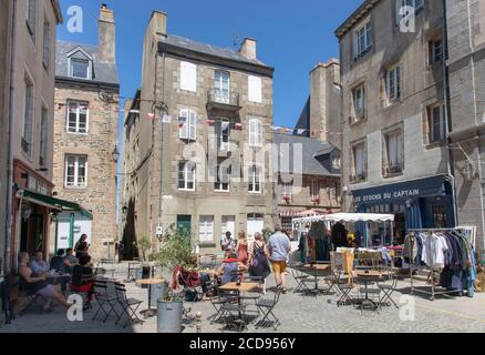 France, Manche, Cotentin, Granville, la haute ville construite sur un promontoire rocheux à l'extrême est de la baie du Mont Saint Michel, place Cambernon dans la ville haute Banque D'Images