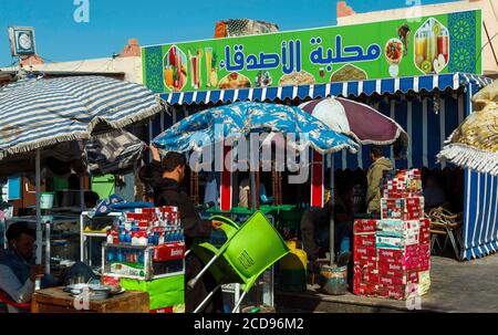 Marocco, Oued Ed-Dahab, Dakhla, vue sur un souk marocain traditionnel Banque D'Images