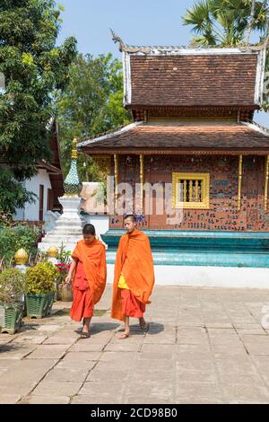 Laos, Luang Prabang, TVA Xieng Thong, moines Banque D'Images