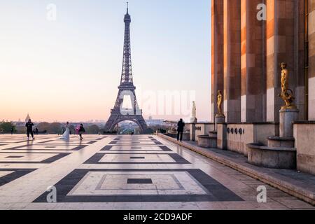 France, Paris, classé au patrimoine mondial de l'UNESCO, place du Trocadéro et Tour Eiffel Banque D'Images