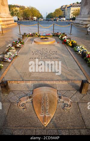 France, Paris, place Charles de Gaulle, tombe du soldat inconnu sous l'Arc de Triomphe Banque D'Images