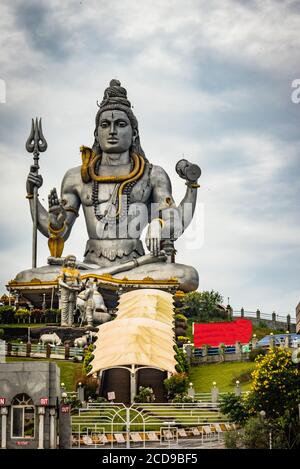 statue de shiva isolée au temple de murdeshwar gros plan l'image est prise à murdeshwar karnataka inde tôt le matin. c'est l'un des plus hauts shiva Banque D'Images