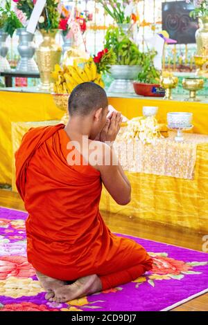 Myanmar (Birmanie), Yangon, district de Shwe Gon Daing, Paya Chaukhtatgyi, moine Banque D'Images