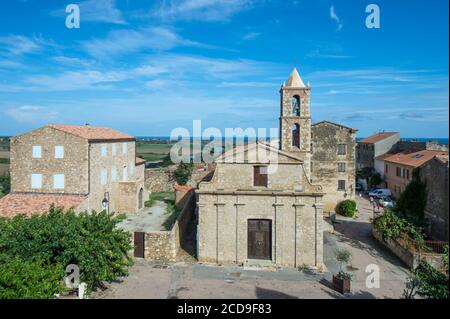 France, haute Corse, Aleria, plaine orientale l'ancien fort génoise de Matra aujourd'hui musée archéologique départemental Jerome Carcopino, l'église saint Marcel vu depuis les terrasses de toit du musée Banque D'Images