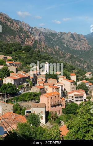 France, Corse du Sud, Porto, Golfe de Porto classé au patrimoine mondial de l'UNESCO, village perché d'Ota Banque D'Images