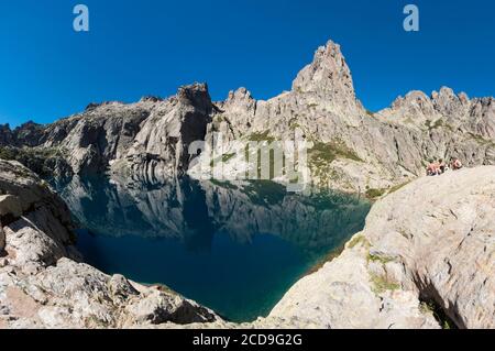 France, haute Corse, Corte, Vallée de Restonica, Parc naturel régional surplombant le lac Capitello et la pointe de 7 lacs Banque D'Images