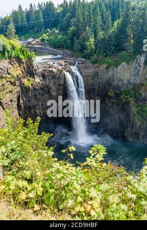 Superbes chutes de Snoqualmie dans l'État de Washington. Banque D'Images