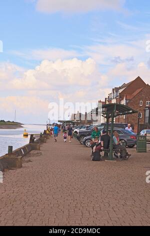 Promenade en bord de rivière le long de South Quay, Kings Lynn, Norfolk, Royaume-Uni Banque D'Images