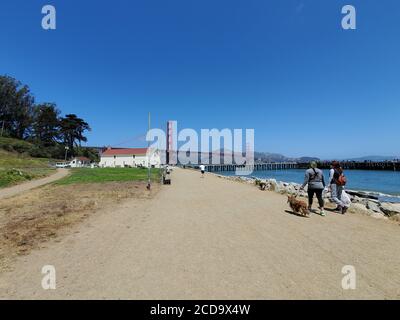 Le Golden Gate Bridge est visible depuis le San Francisco Bay Trail, près de fort point, San Francisco, Californie, le 28 juin 2020. () Banque D'Images