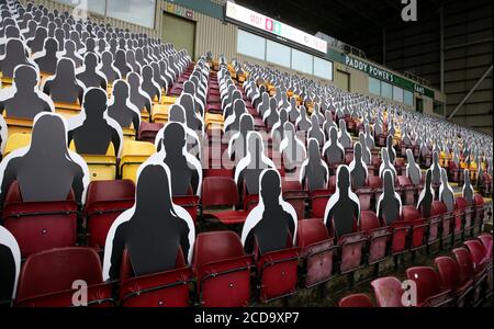 Des découpes de carton silhouetées dans les stands de Fir Park, Motherwell. Banque D'Images