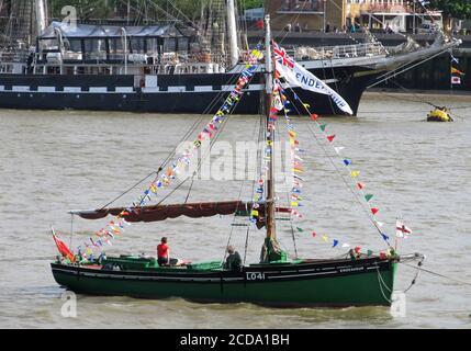 Cockle Boat Endeavour à 80e anniversaire opération Dynamo Dunkirk évacuation petits navires rallye commémoratif, St. Catherine's Docks, Londres 2020. Banque D'Images