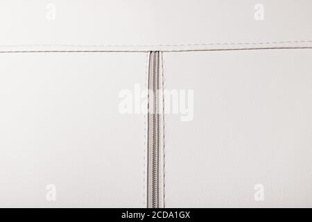 Cuir blanc, beige clair avec fermeture à glissière Banque D'Images
