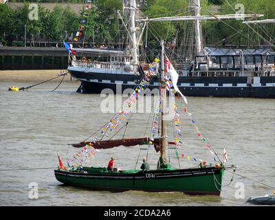 Cockle Boat Endeavour à 80e anniversaire opération Dynamo Dunkirk évacuation petits navires rallye commémoratif, St. Catherine's Docks, Londres 2020. Banque D'Images