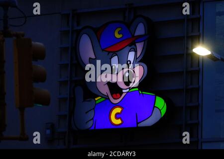 New York, États-Unis. 12 mai 2020. Logo Chuck E. Cheese, dans le quartier Queens. Crédit : John Nacion/SOPA Images/ZUMA Wire/Alay Live News Banque D'Images