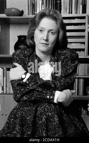 Susan Attenborough, chef d'école primaire et fille de David Attenborough chez elle à Surrey. 29 novembre 1991. Photo: Neil Turner Banque D'Images
