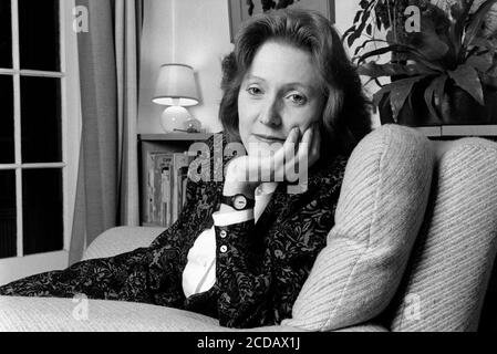 Susan Attenborough, chef d'école primaire et fille de David Attenborough chez elle à Surrey. 29 novembre 1991. Photo: Neil Turner Banque D'Images