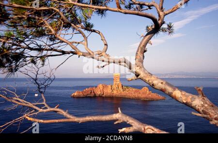 L'île dorée avec sa tour crénelée Banque D'Images