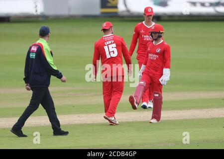 CHESTER LE STREET, ANGLETERRE. 27 AOÛT 2020 Alex Davies et Steven Croft du Lancashire célèbrent le cricket de David Bedingham lors du match de Vitality Blast T20 entre le Durham County Cricket Club et Lancashire à Emirates Riverside, Chester le Street. (Credit: Mark Fletcher | MI News) Credit: MI News & Sport /Alay Live News Banque D'Images