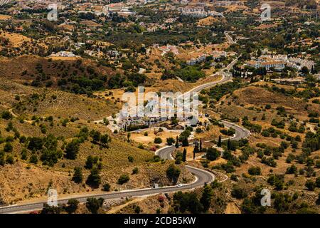 Vue sur une route qui mène à Mijas La costa Del sol en espagne Banque D'Images