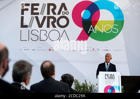 Lisbonne, Portugal. 27 août 2020. Le Président portugais Marcelo Rebelo de Sousa prononce un discours sur la cérémonie d'ouverture de la Foire du livre de Lisbonne 2020 à Lisbonne, Portugal, le 27 août 2020. La 90e édition de la Foire du livre de Lisbonne, initialement prévue pour mai/juin, a débuté le 27 août en raison de la pandémie COVID-19. Crédit: Pedro Fiuza/Xinhua/Alay Live News Banque D'Images