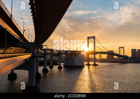 Vue sur le pont Rainbow à Tokyo, Japon Banque D'Images
