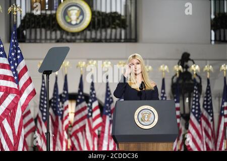 Première fille et conseillère du président Ivanka Trump fait des remarques avant que le président des États-Unis Donald J. Trump n'accepte officiellement la nomination républicaine à la présidence en 2020 lors de son discours de la South Lawn de la Maison Blanche à Washington, DC, le jeudi 27 août 2020.Credit: Erin Scott/Pool via CNP *** Légende locale *** BSMID5075882 | utilisation dans le monde entier Banque D'Images