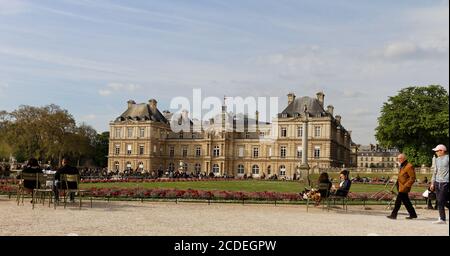 Paris, France-avril,4,2017:Palais du Luxembourg, maison du Sénat français, au jardin du Luxembourg, également connu sous le nom de Jardins du Luxembourg à Paris France Banque D'Images