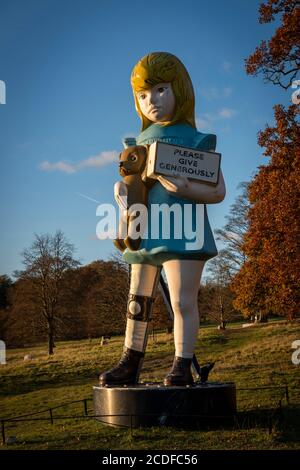 Damien Hirst's Sculpture 'Charity' au Yorkshire Sculpture Park près de Wakefield, Yorkshire, Royaume-Uni Banque D'Images