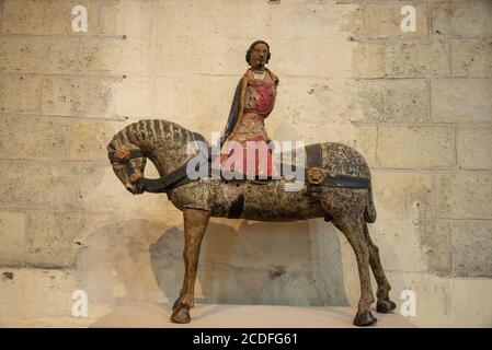 Statue de Saint Martin de Tours à la cathédrale de Laon en France. xve siècle. Banque D'Images