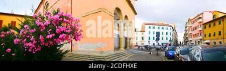 Livourne, Italie: Panorama de la ville autour de l'église Santi Pietro e Paolo Banque D'Images