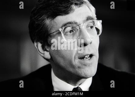 Shadow Education team Jack Straw MP (lunettes), Baronne Tessa Blackstone et Jack Cunningham MP à la conférence de presse sur l'éducation du Parti travailliste au 46 Hanover Gardens, SE11. 17 mars 1992. Photo: Neil Turner Banque D'Images