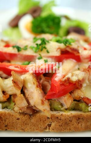 Sandwich poulet Open Grill Banque D'Images