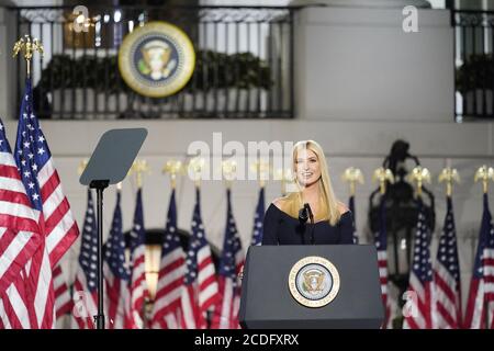 Première fille et conseillère du président Ivanka Trump fait des remarques avant que le président des États-Unis Donald J. Trump n'accepte officiellement la nomination républicaine à la présidence en 2020 lors de son discours de la South Lawn de la Maison Blanche à Washington, DC, le jeudi 27 août 2020.Credit: Erin Scott/Pool via CNP/MediaPunch Banque D'Images