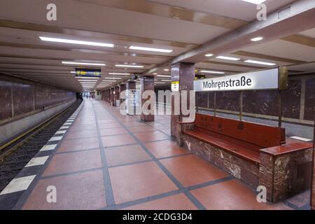 Berlin, Allemagne - 20 août 2020 : Mohrenstraße Berlin U-Bahn Station de métro tunnel Mohrenstrasse en Allemagne. Banque D'Images