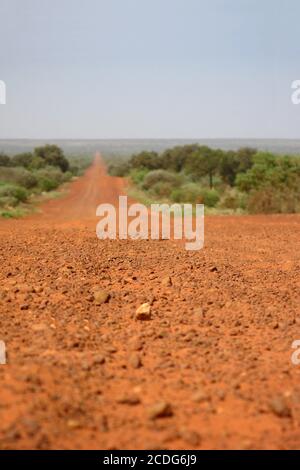 Long Road, Outback australien Banque D'Images