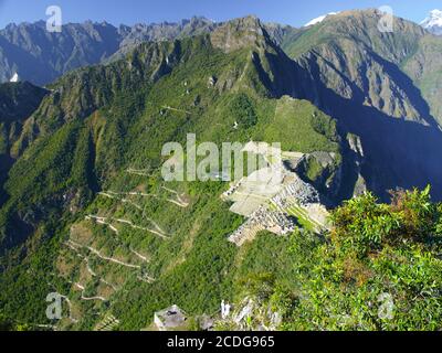 Vue de la ville antique d'Incan de Machu Picchu de Huyana Picchu, Pérou Banque D'Images