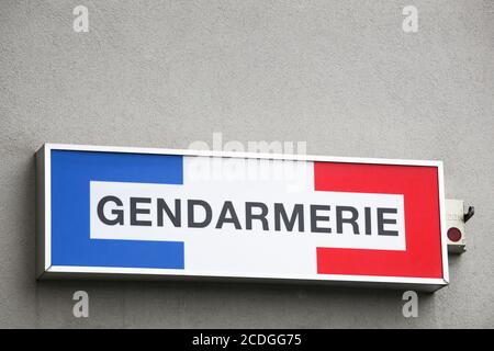 Signe de la gendarmerie française sur un mur Banque D'Images