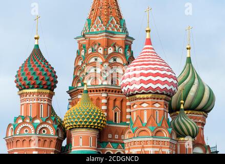Dômes colorés de Saint-Basil la Bienheureuse cathédrale, Moscou, Russie Banque D'Images