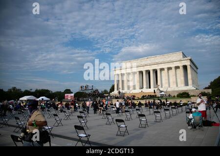 Une vue générale de l'espace réservé aux sièges sociaux éloignés devant le Lincoln Memorial avant le début de la marche pour les droits civils organisée par Al Sharpton pour attirer l'attention sur le racisme systémique et la violence policière après le meurtre de George Floyd au Minnesota, à Washington, D.C., en mai, par la police Le 28 août 2020, dans le contexte de la pandémie du coronavirus. La nuit précédant la marche de l'engagement : levez le genou hors de notre cou, les manifestations ont consumés les blocs entourant la Maison Blanche, alors que le président Trump a prononcé son discours d'acceptation de la nomination présidentielle avec des sons provenant de manifestations bruyantes dans l'arrière-gro Banque D'Images