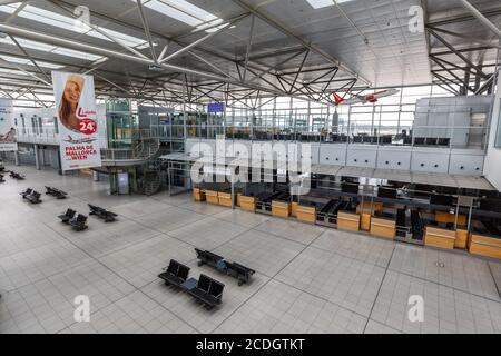 Greven, Allemagne - 9 août 2020 : terminal de l'aéroport Münster Osnabrück (FMO) en Allemagne. Banque D'Images