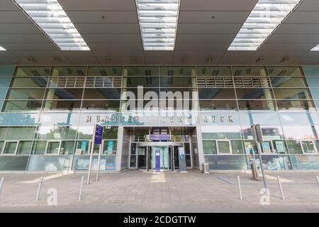 Greven, Allemagne - 9 août 2020 : terminal de l'aéroport Münster Osnabrück (FMO) en Allemagne. Banque D'Images